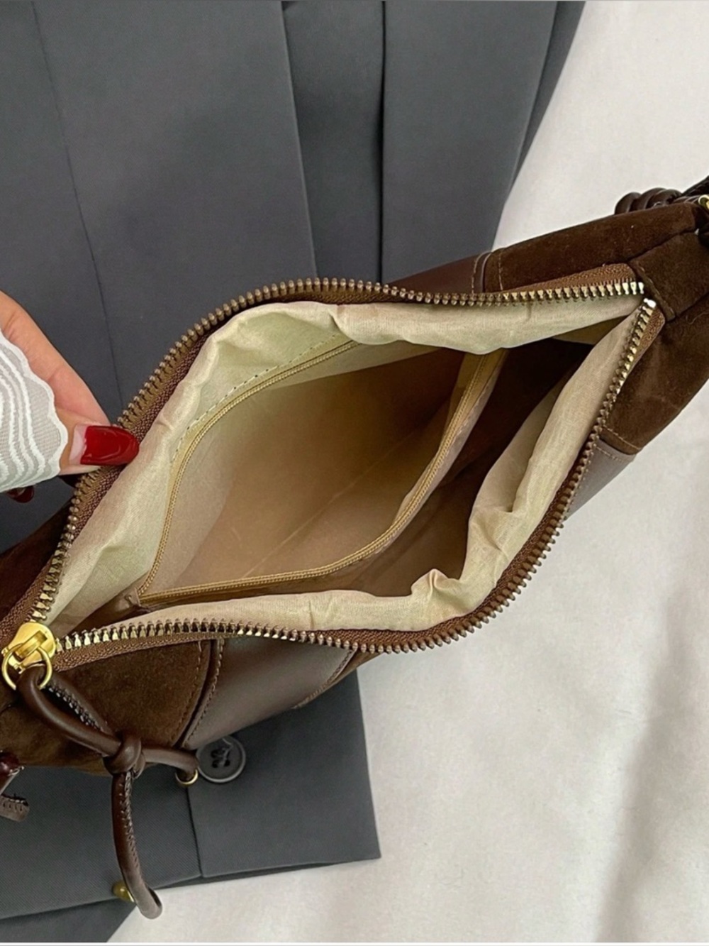 Half Moon Leather Bag - Picture 4 of 4